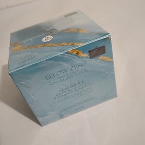 Below Zero Age Defying Oil Control & Cooling Facial Peeling Gel